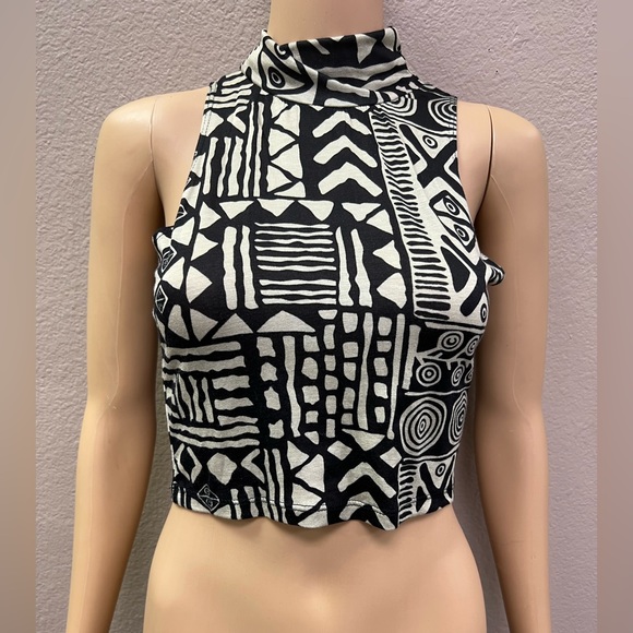 Black and tan Aztec print women’s crop top - Picture 3 of 3